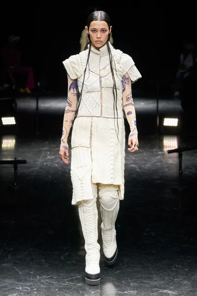 Look 15